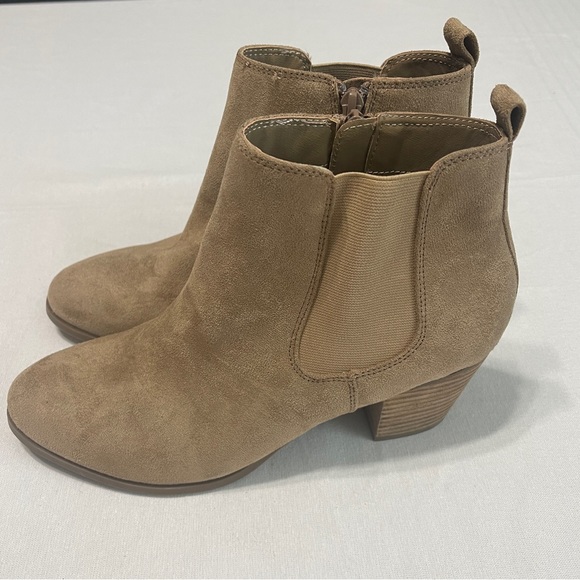 DV by Dolce Vita Shoes - DV by Dolce Vita COLLYNS Short Bootie Tan Size 10